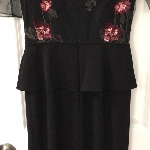 Formal floral floor length gown - Picture 7 of 9